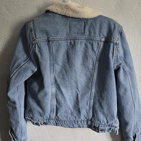Levi's Blue Denim Jacket with Cream Sherpa Lining - Picture 3 of 3